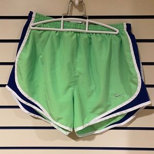 Green and blue nike shorts M